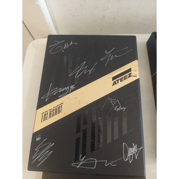 Ateez Treasure Ep.Fin All To Action CD Box Set with Photocards CD Signed Komco - Picture 2 of 12